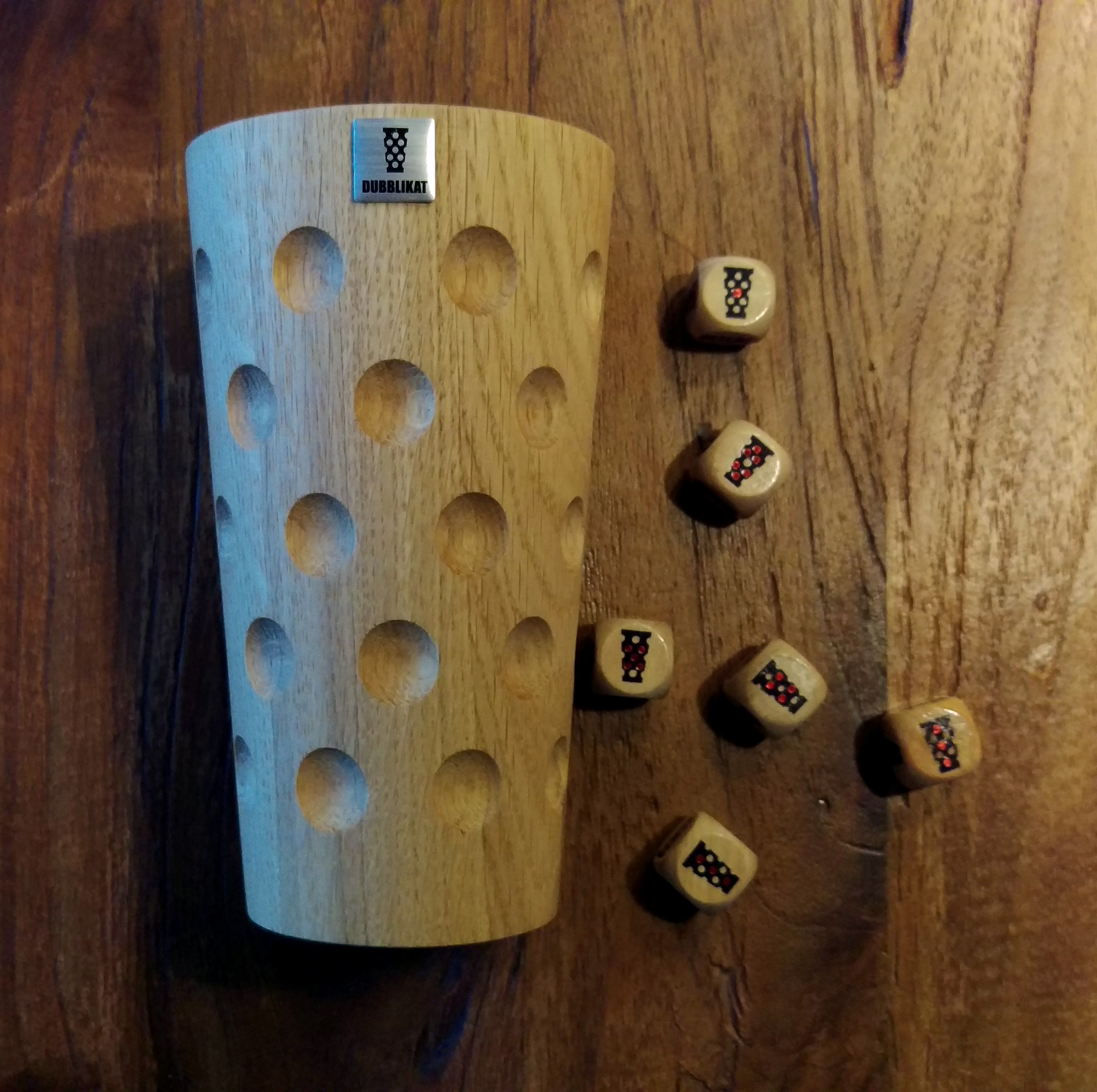 Würfeldubbebecher mit 6 Dubbewürfel